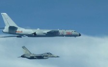Chiến đấu cơ Đài Loan áp sát oanh tạc cơ Trung Quốc