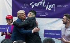 'Bản sao' Kim Jong-un và Donald Trump họp ‘thượng đỉnh’ ở Singapore