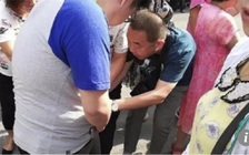 Suýt không được thi đại học vì mặc quần có dây kéo kim loại