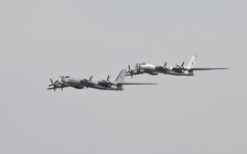 Chiến đấu cơ F-22 theo dõi oanh tạc cơ Nga ở Bắc Băng Dương