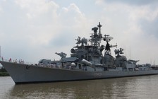 Cận cảnh khu trục hạm Ấn Độ thăm TP.HCM