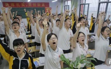 Hai quan chức giáo dục bị cách chức sau khi dân phản đối kết quả thi