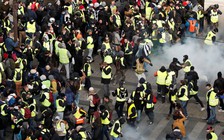 Đụng độ dữ dội ở trung tâm Paris