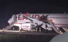 Tiếng nổ trên máy bay chở 169 người cất cánh tại Anh