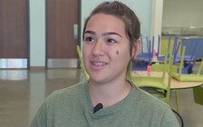 Nữ sinh tổ chức tiệc pizza cho người vô gia cư để mừng ngày tốt nghiệp