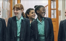 Dạy hài độc thoại cho nữ sinh để đàm phán tăng lương