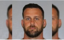 Thầy giáo bị bắt với cáo buộc gửi ảnh khỏa thân cho nữ sinh