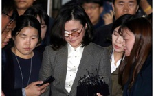 Chồng vừa từ chức bộ trưởng tư pháp Hàn Quốc, vợ bị bắt vì nghi giả giấy tờ