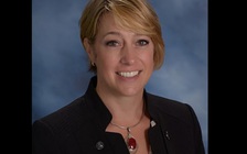 Tát cụ ông khi tranh cãi chỗ đậu xe, nữ hiệu trưởng bị bắt