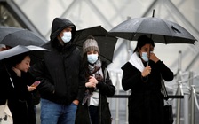 Thêm 2 người chết vì COVID-19 ở Pháp, EU nâng mức rủi ro