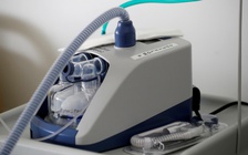 Thiếu máy thở trầm trọng, 2 bệnh nhân COVID-19 phải dùng chung 1 máy ở New York