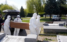 Giấu bệnh, tự điều trị, bác sĩ Uzbekistan tử vong vì Covid-19