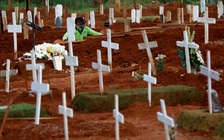 WHO kêu gọi Tổng thống Trump không dừng tài trợ, cảnh báo đại dịch Covid-19 còn dài