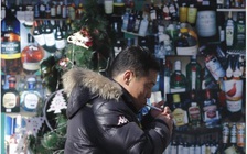 Đại biểu quốc hội Trung Quốc đề xuất cấm quan chức hút thuốc nơi làm việc