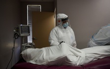 Hơn 2.000 người chết vì Covid-19 trong một ngày ở Mỹ, thống đốc bang Ohio dương tính