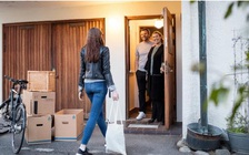 Tại sao tỷ lệ người trẻ ở Mỹ sống chung với cha mẹ tăng cao?