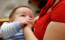 Nghiên cứu mới: sữa mẹ có thể điều trị Covid-19