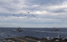 Trung Quốc nói gì sau khi 2 tàu sân bay Mỹ tập trận chung ở Biển Đông?