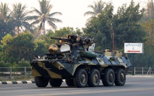 Biểu tình vẫn tiếp diễn ở Myanmar bất chấp quân đội triển khai xe bọc thép