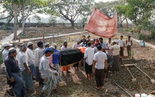Myanmar có ngày biểu tình đẫm máu nhất, súng nổ tại trung tâm văn hóa Mỹ