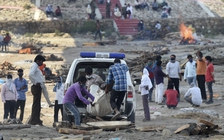 Ấn Độ tạm thoát cột mốc đáng sợ về số ca tử vong, ca nhiễm Covid-19