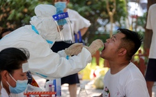 Số ca Covid-19 cộng đồng tăng báo động ở Trung Quốc