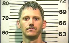 Vợ giấu tình nhân trong nhà, chồng không biết cho tới lúc bị bắn