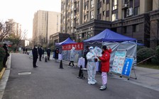 Số ca Covid-19 cộng đồng ở Trung Quốc tiếp tục tăng, giữ phong tỏa nghiêm ngặt