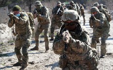 Canada điều lực lượng đặc nhiệm, Anh cấp vũ khí cho Ukraine giữa căng thẳng với Nga