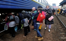 Cáo buộc qua lại sau khi Nga tuyên bố ngừng bắn một phần ở Ukraine