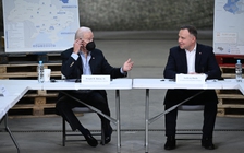 Tổng thống Mỹ chuẩn bị gặp hai bộ trưởng Ukraine tại Ba Lan