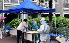 Số ca nhiễm Covid-19 có triệu chứng ở Thượng Hải tăng cao kỷ lục dù phong tỏa