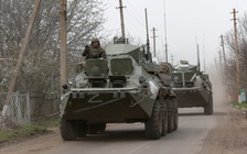 Chiến sự ngày thứ 56: Binh sĩ Ukraine bác tối hậu thư Nga, giao tranh leo thang