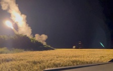 Nga phóng 13 tên lửa, Mỹ gửi thêm vũ khí hạng nặng cho Ukraine
