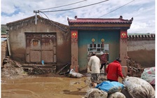 Mưa to bất ngờ ở Trung Quốc gây lũ chết người