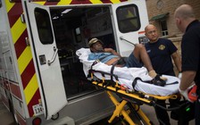 Các bác sĩ dũng cảm vượt siêu bão Harvey để cứu chữa bệnh nhân ung thư