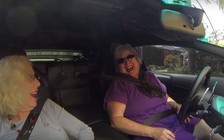 [VIDEO] Hai cụ bà lái Lamborghini Murcielago khiến dân tình ‘lác mắt’