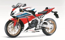 Honda CBR1000RR Fireblade 2017: Mạnh hơn để đấu BMW S1000RR