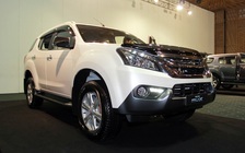 Isuzu MU-X định giá 899 triệu đồng, đối đầu Toyota Fortuner