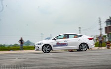 Hyundai Elantra 2016 'ăn xăng' gấp rưỡi Honda SH300i