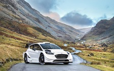 Hô biến Ford Fiesta thành xe đua siêu ngầu