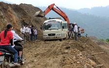 Một xã ở Thanh Hóa bị cô lập vì sạt lở đồi