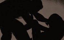 Tạm giam người đàn ông 60 tuổi làm bé gái 15 tuổi bị bệnh động kinh sinh con