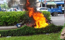 Điều tra vụ người đàn ông tự thiêu bên lề đường