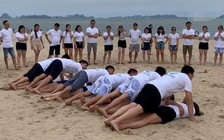 Hãi hùng trò chơi team building gợi dục: Mắc cỡ, hổ thẹn, khó giao tiếp...