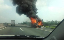 Cháy xe trên cao tốc TP.HCM - Trung Lương