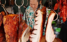 Tết Kỷ Hợi, ăn thử heo quay 40 năm đông nghẹt khách bên hông Chợ Lớn