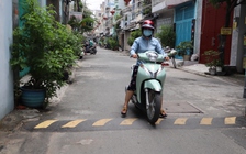 Gờ giảm tốc trên đường, trong hẻm ở TP.HCM: Ai được quyền lắp hay tự tiện lắp?