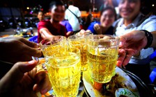 'Ma men' chạy ‘show’ Tết: Tất niên chìm trong bia rượu, CSGT giam xe cũng... kệ!