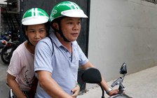 Tết của thầy giáo chạy xe ôm chăm vợ chạy thận: ‘Chúng tôi đã rất giàu’